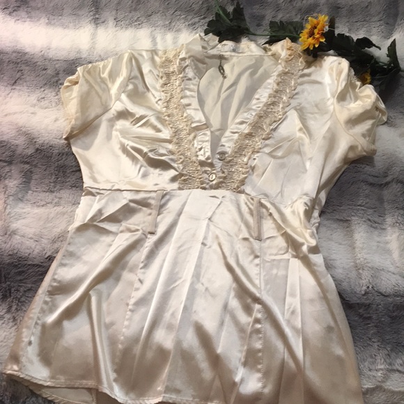 Women’s white blouse - Picture 2 of 4